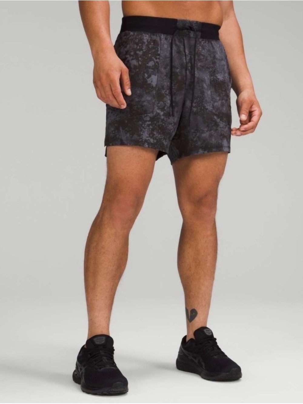 lululemon athletica Men’s License to Train Athletic Shorts- Medium